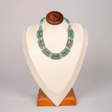 Front view of the Turquoise segmented necklace